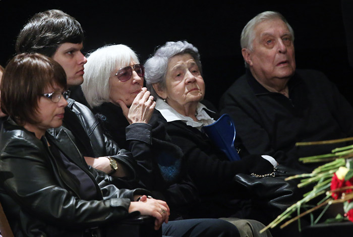 Вдова Эльдара Рязанова Эмма (в центре) и актер Олег Басилашвили