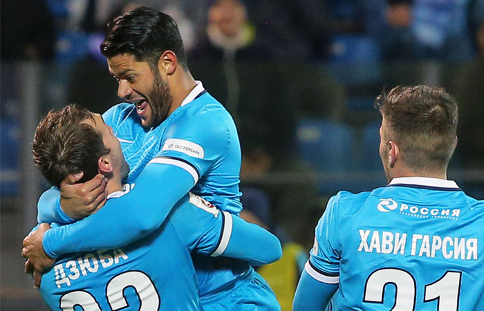 По восемь голов в чемпионате страны провели форварды "Зенита" Артем Дзюба и Халк (слева направо)