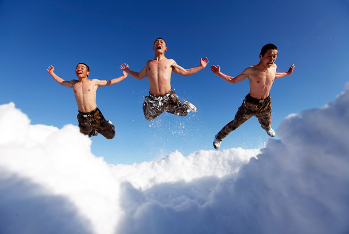 Тренировки на выносливость в экстремальных погодных условиях солдат Народно-освободительной армии Китая