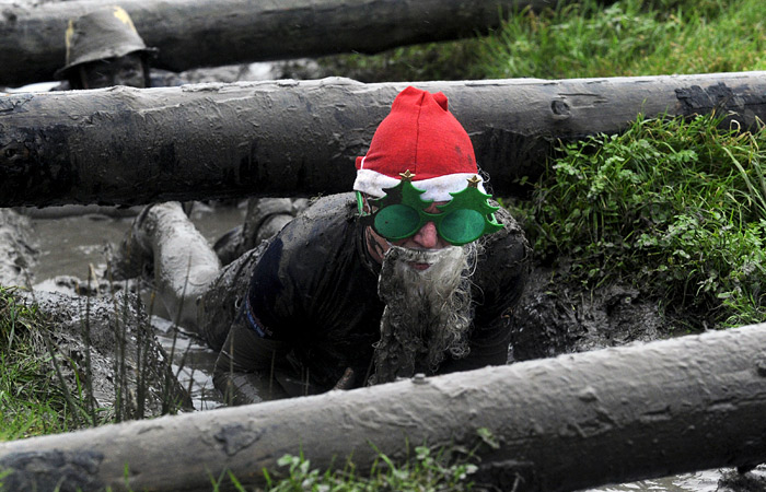 Рождественский грязевой забег в Уэльсе. Англия.
