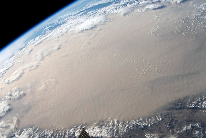 Пыльная буря в пустыне Гоби