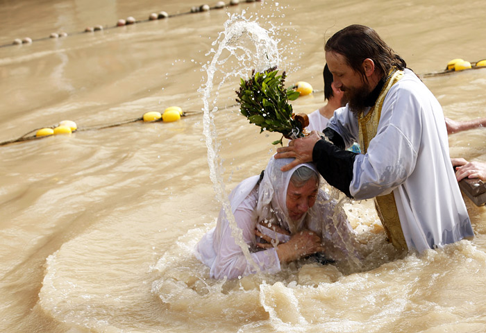 Крещенские купания в реке Иордан