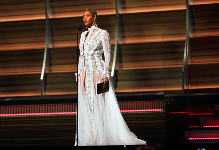 Певица Бейонсе во время оглашения лауреата премии "Грэмми"