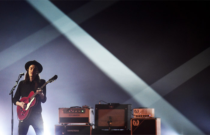 Победитель в номинации "лучший исполнитель" Джеймс Бэй