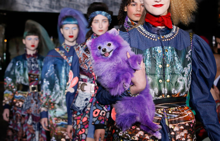 Творения индийского дизайнера Маниш Ароры представили в рамках показов ready-to-wear в Париже