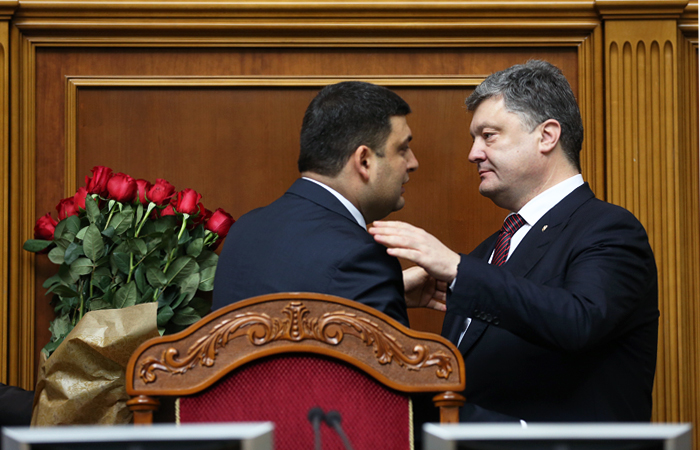 Верховная рада отправила в отставку Арсения Яценюка и назначила председателя парламента Владимира Гройсмана (на фото слева) премьер-министром Украины. Соответствующее постановление поддержали 257 народных депутатов.