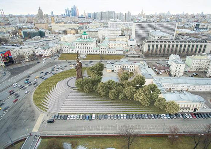 9 сентября прошлого года депутаты Мосгордумы утвердили установку памятника на Боровицкой площади. Это решение было принято без согласования с ЮНЕСКО.