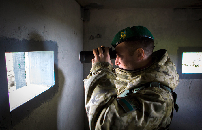 Военнослужащий на пограничном пункте