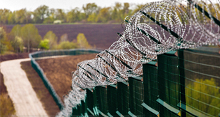 Стена между Украиной и Россией