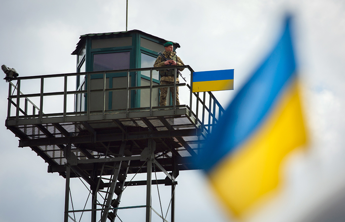 Военнослужащий на наблюдательной башне