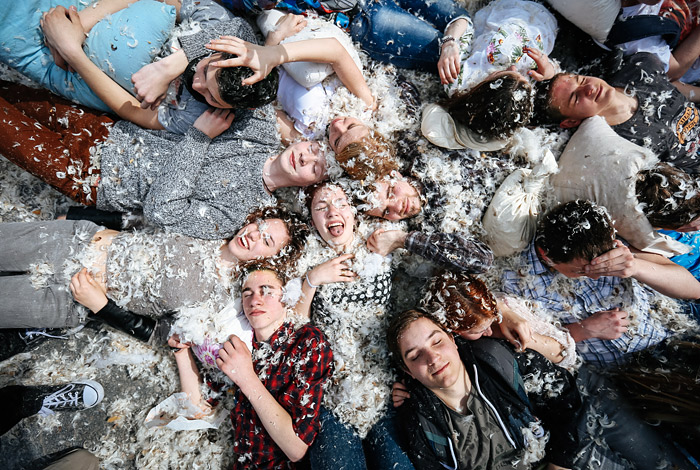 Бой подушками в центре Киева