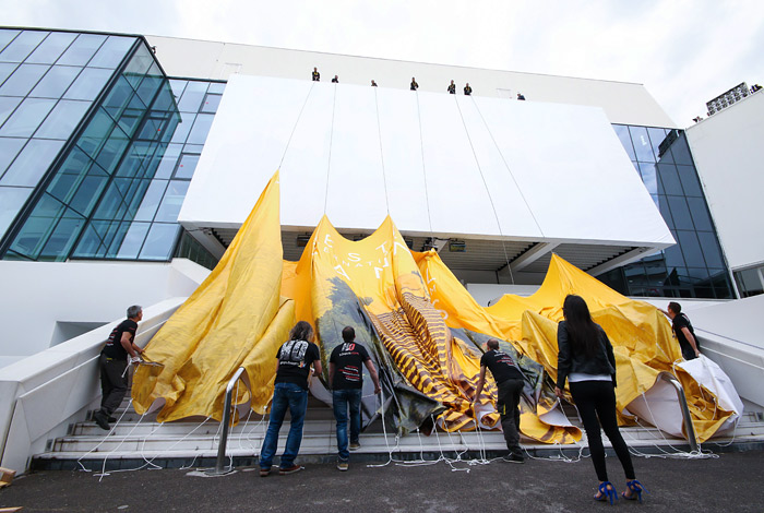 В Канне завершаются приготовления к торжественной церемонии открытия 69-го международного кинофестиваля, который пройдет во Франции с 11 по 22 мая. Россию в этом году представит фильм Кирилла Серебренникова "(М)ученик" в программе "Особый взгляд", которая считается второй по значимости после основного конкурса фестиваля.