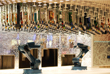 На лайнере Harmony of the Seas гостей ждет высокотехнологичный Bionic Bar, в котором роботы-бармены сами принимают и выполняют заказы на коктейли