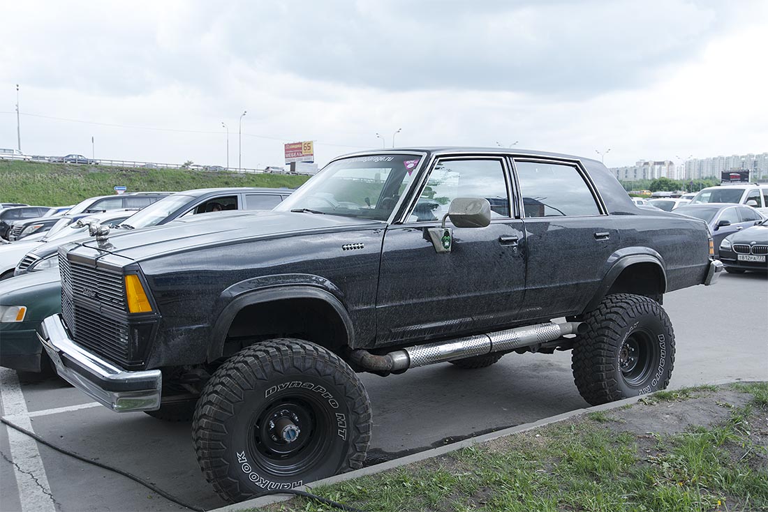 На подходах к импровизированному треку уже ясно - тут будет что-то про тюнинг