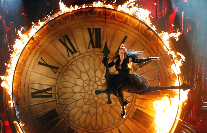 Огненное шоу американской певицы Пинк