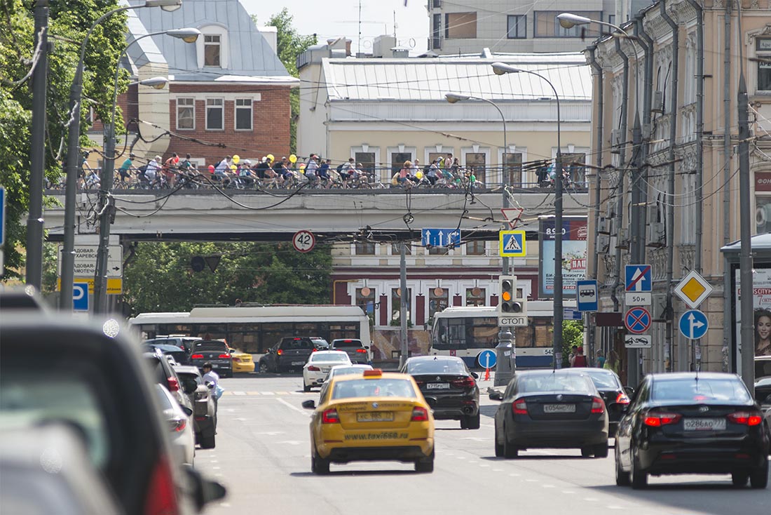 Уже на подъезде к Садовому кольцу становится ясно: что-то не так