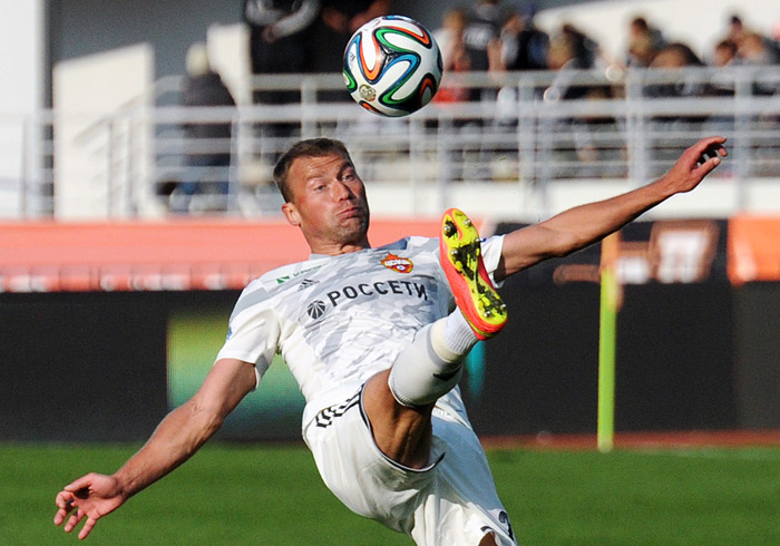 Защитник Василий Березуцкий (ЦСКА)