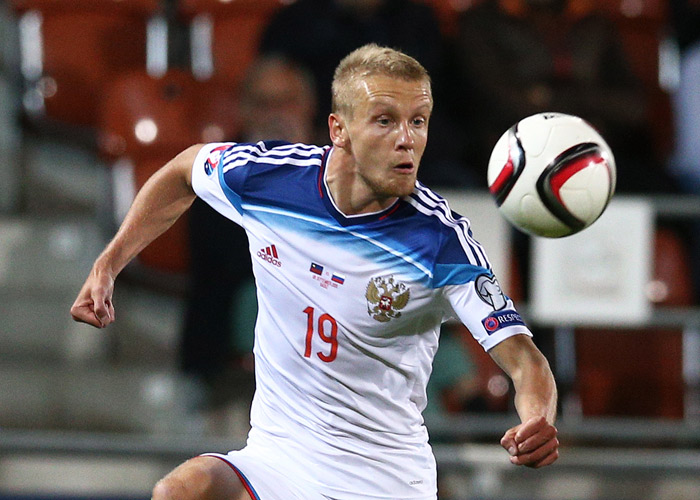 Защитник Игорь Смольников ("Зенит")