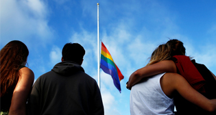 Мир скорбит по жертвам трагедии в Орландо