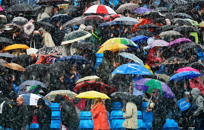 Не все зрители теннисного турнира AEGON Championships смирились с лондонской погодой во время игры