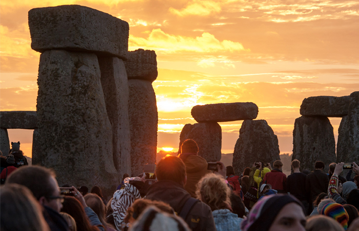 На территории Стоунхенджа, знаменитого археологического памятника, находящегося в 130 км к юго-западу от Лондона, отметили День летнего солнцестояния