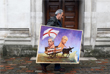 Британский художник Кайя Мар с сатирической карикатурой на главу Партии независимости Великобритании Найджела Фараджа и бывшего мэра Лондона Бориса Джонсона