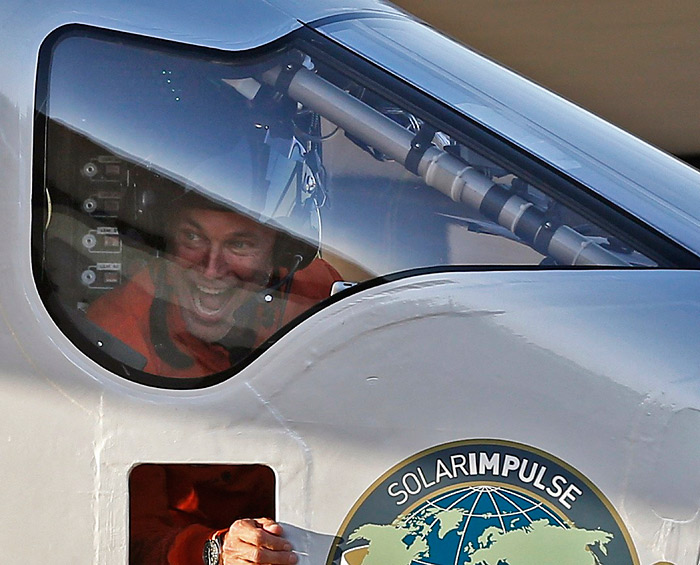      Solar Impulse 2 (SI2)               ().   -      .    ,        ,   6,3 . . 
   9  2015 . Solar Impulse 2   , , , ,   .    SI2   - (),      .       .