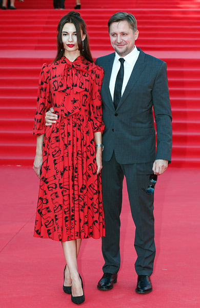 Актер, режиссер Артем Михалков с Полиной Лебедевой