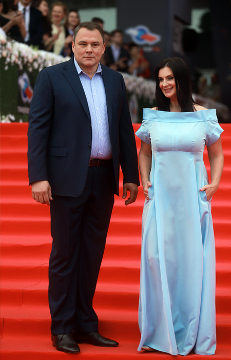 Телеведущие Петр Толстой и Екатерина Стриженова