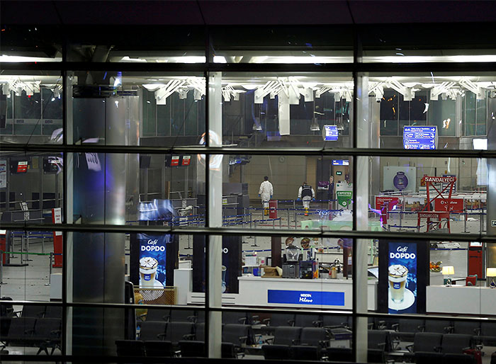 Йылдырым сообщил о 36 жертвах теракта и 147 раненых, среди погибших и пострадавших есть иностранцы. На вопрос, мог ли четвертый террорист-смертник сбежать, он сказал, что власти не имеют такой информации, но рассматривают любой вероятный сценарий.