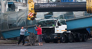 Обрушение пешеходного моста на Ленинградке