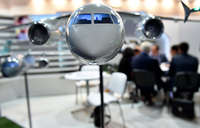 Стенд украинского авиапроизводителя "Антонов" на авиасалоне "Фарнборо-2016"