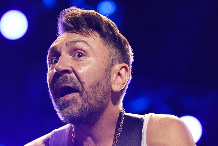 Лидер группы "Ленинград" Сергей Шнуров - $11 млн. Популярность Шнура бьет все рекорды, за выступление артист просит $100 тыс. Его клип "Экспонат" собрал за пять месяцев 80,5 млн просмотров на YouTube, а "В Питере пить" — 15 млн просмотров за месяц.