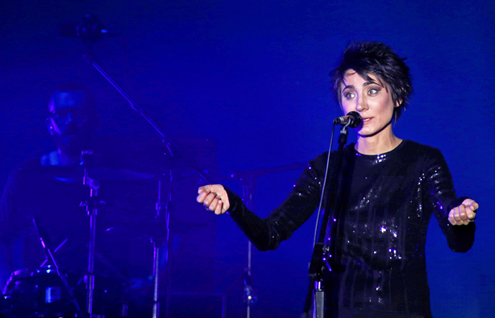 Певица Земфира - $6 млн. В начале апреля 2016 года Земфира дала два концерта в "Олимпийском", завершивших ее тур "Маленький человек". Валовые билетные сборы, по оценкам, превысили 150 млн рублей. На концерте в Нижнем Новгороде певица заявила, что этот тур будет последним в ее карьере. С 4 февраля по 3 апреля Земфира дала 21 концерт в 16 городах России от Калининграда до Хабаровска, а также в Риге, Таллине, Вильнюсе и Минске.