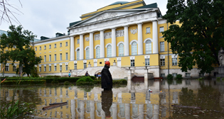 Последствия сильного ливня в Москве