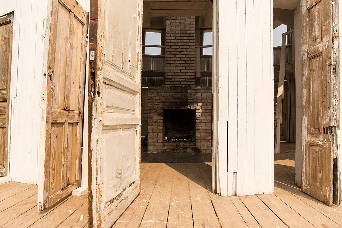 Уже знакомая многим "Ротонда". Если вдруг вам станет интересно посмотреть на поле со смотровой площадки, то вам как раз сюда.