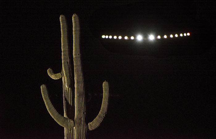 Над американским городом Гудиер, штат Аризона