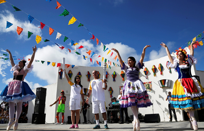 Жители города Гравата (штат Пернамбуку) принимают участие в эстафете