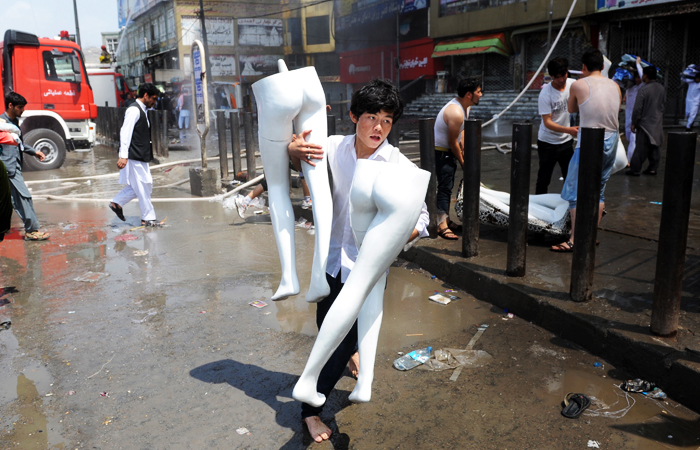 Сильный пожар вспыхнул в одном из торговых центров столицы Афганистана Кабула