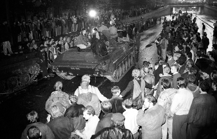 Столкновения военных с населением в ночь с 20 на 21 августа на Садовом кольце