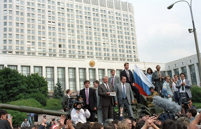 Обращение Бориса Ельцина к народу у здания Верховного Совета РСФСР