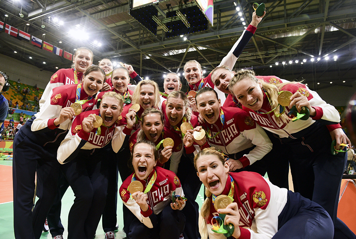 Женская сборная России по гандболу стала чемпионом Игр в Рио-де-Жанейро, завоевав высшую награду впервые в своей истории. В финальном матче олимпийского турнира россиянки выиграли у сборной Франции со счетом 22:19 (10:7).