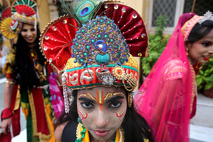 Накануне большого индийского фестиваля Джанмаштами Верховный суд Индии запретил подросткам, принимающим участие в торжествах, складываться в человеческие пирамиды выше 6 метров в высоту