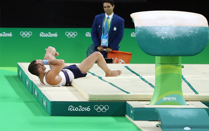 Французский гимнаст Самир Аит Саид сломал левую ногу во время выполнения опорного прыжка