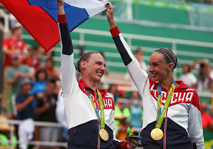 Российские синхронистки Наталья Ищенко и Светлана Ромашина выиграли Олимпиаду-2016 в соревновании дуэтов и принесли России 12-е золото Игр. Спортсменки теперь являются четырехкратными олимпийскими чемпионками.