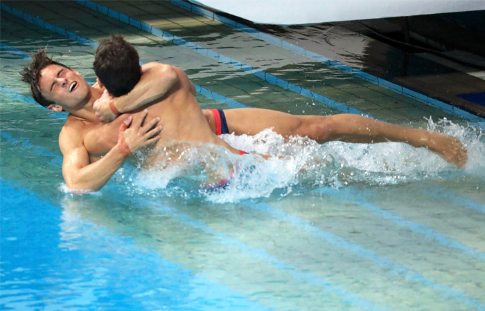 Британские спортсмены Даниэль Гудфеллоу и Томас Дейли, выигравшие бронзу в синхронных прыжках с 10-метровой вышки