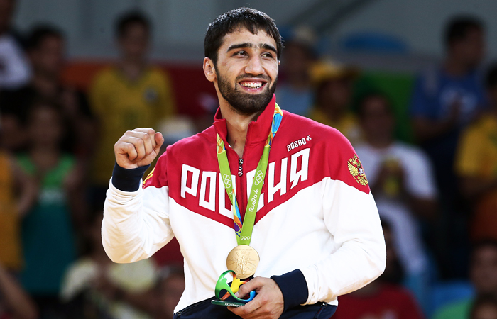 Дзюдоист Хасан Халмурзаев, выступающий в весовой категории до 81 кг., принес России третью золотую медаль. В финальной схватке 22-летний Халмурзаев, чемпион Европы 2016 года, победил 30-летнего американца Трэвиса Стивенса.