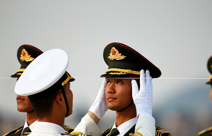 В Международном аэропорту Ханчжоу Сяошань военнослужащих почетного караула Китая готовят к встрече участников саммита G20