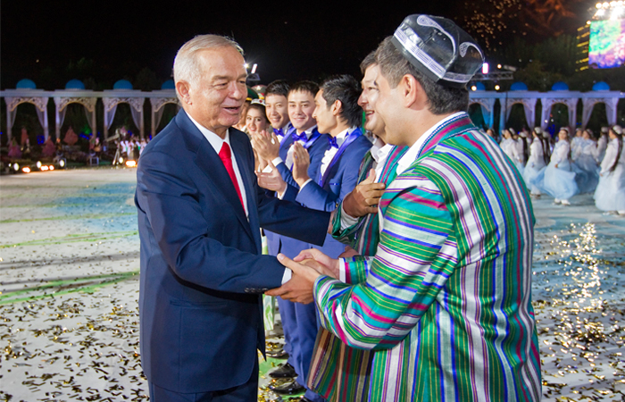 Президент Узбекистана поздравляет жителей Ташкента с Днем независимости страны. 2012 год.