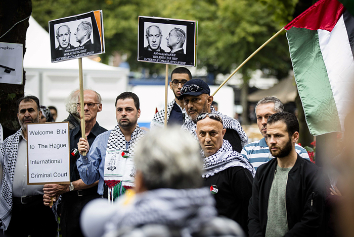 В Гааге прошла акция протеста против посещения Королевства Нидерландов премьер-министром Израиля Биньямина Нетаньяху. В плане официального двухдневного визита политика - встреча с главой правительства Марком Рютте и королем Виллемом Александром.